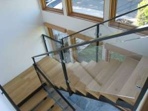 glass-stair-railing-interior